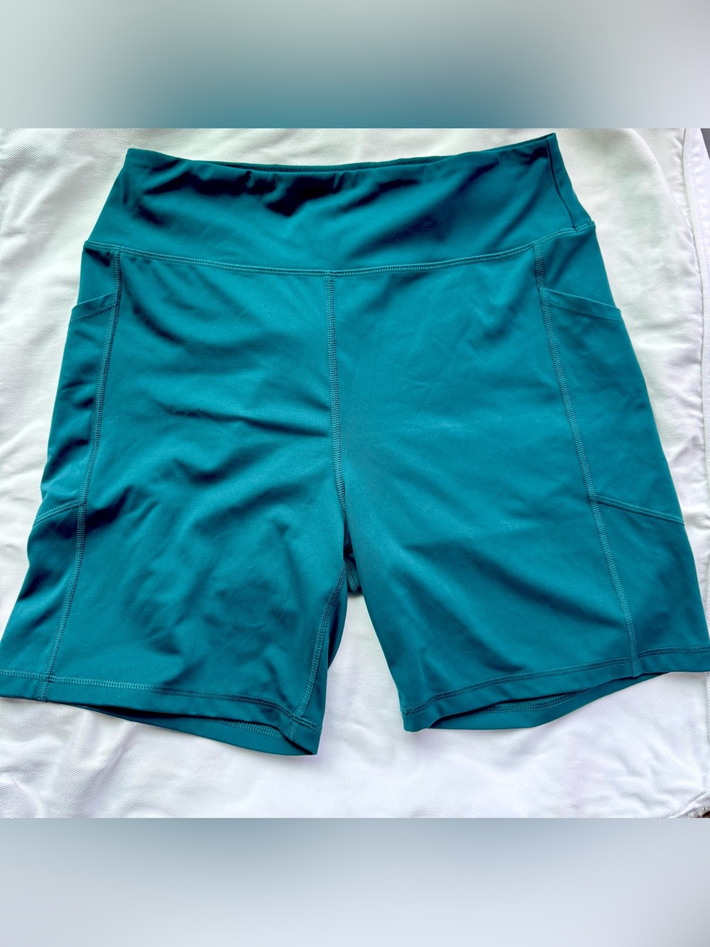 American Eagle 6” Dark Green High-Rise Bike Shorts with Side Pockets
